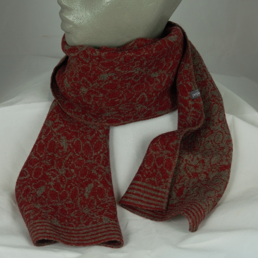 schal-merino-schurwolle-strick-bordeaux-braun-blume
